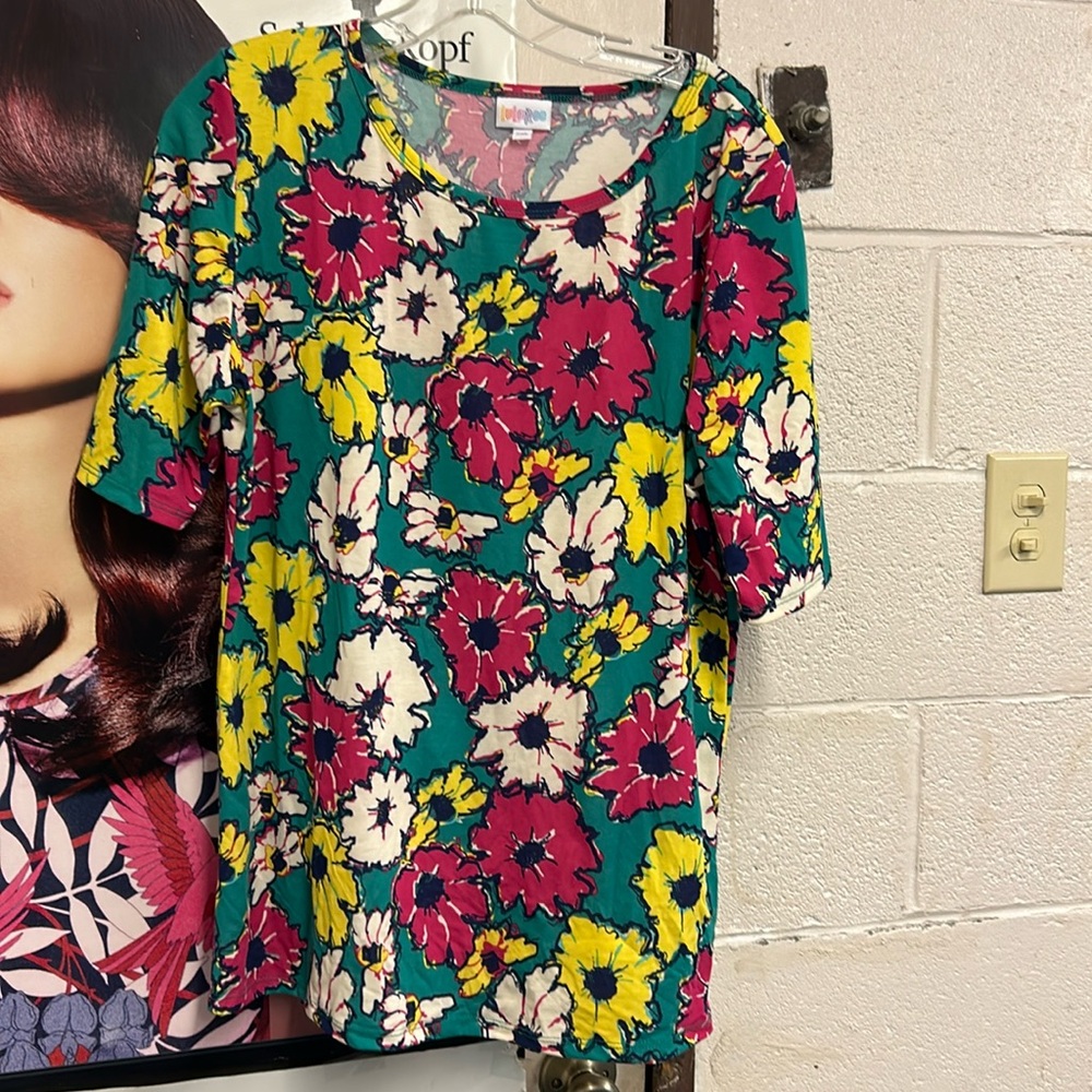 Lularoe short sleeve blouse multi colored floral print 96% polyester 4% spandex